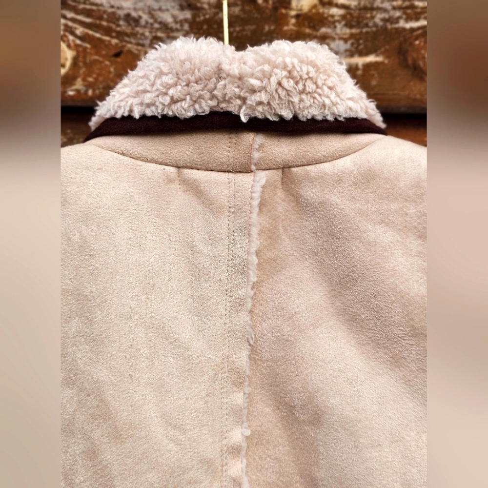 Gibson Latimer Fall Faux Suede & Sherpa Lined Tan/Cream Asymmetrical Flowy Vest - Picture 14 of 16